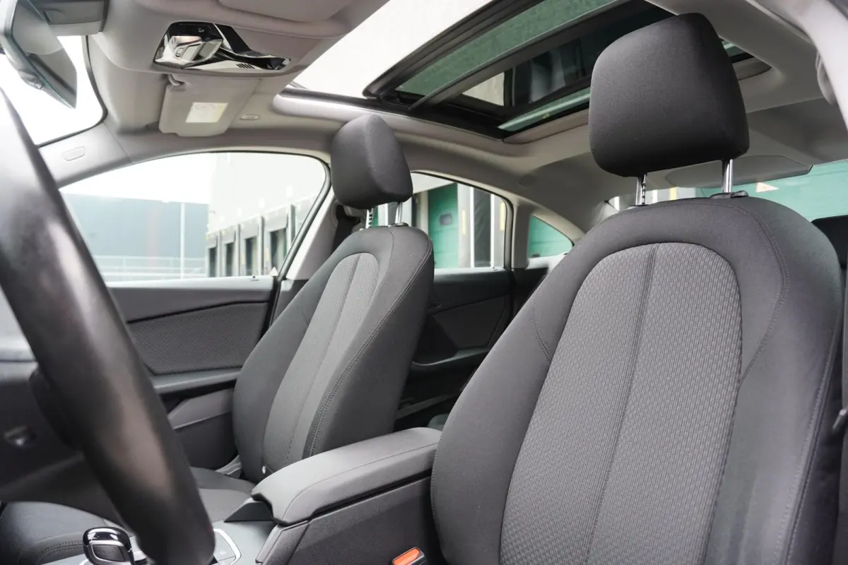 218i 136pk AUT Business Edition | Panoramadak | Adaptive Cruise | Apple CarPlay/ Android Auto | Grootlicht Assistent