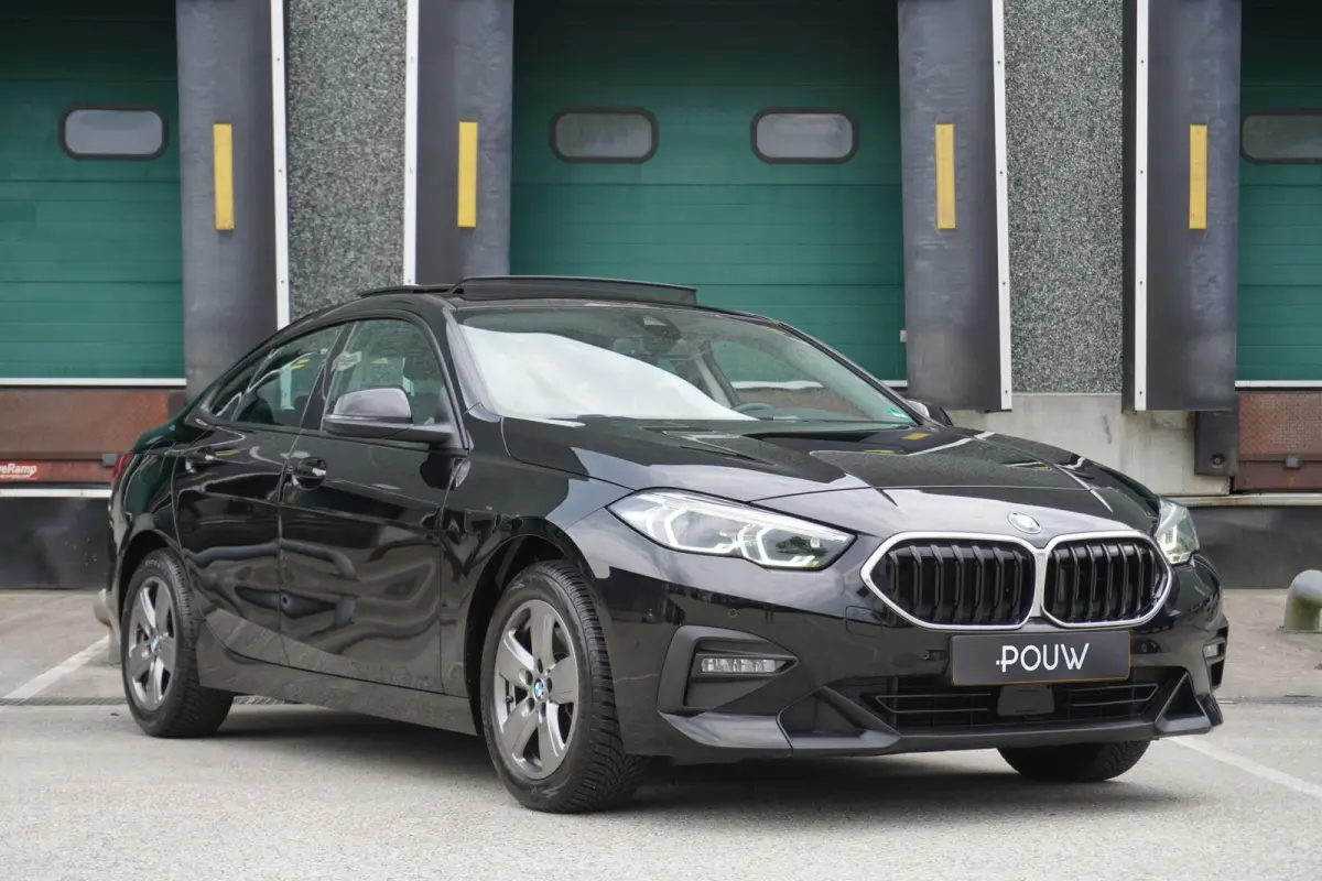 218i 136pk AUT Business Edition | Panoramadak | Adaptive Cruise | Apple CarPlay/ Android Auto | Grootlicht Assistent