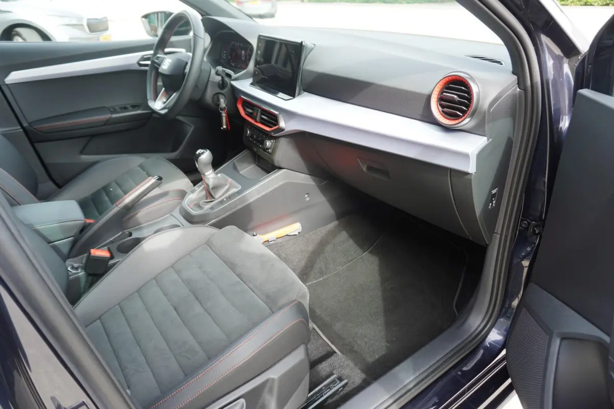 1.0 EcoTSI 95pk FR Business Intense | Stoelverwarming | Adaptive Cruise | Achteruitrijcamera | Full Link
