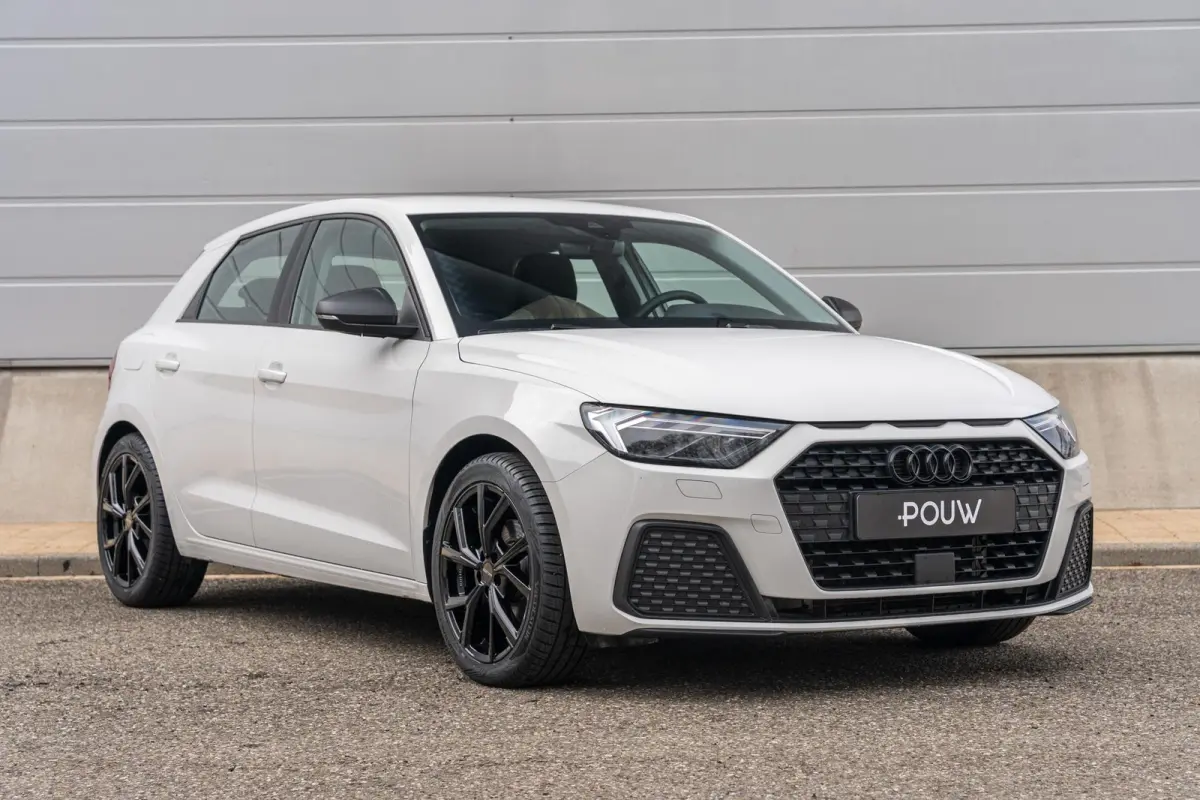 30 TFSI 115pk S tronic Edition | Smartphone Interface | Stoelverwarming | 17" Velgen | PDC | Clima | LED Verlichting |