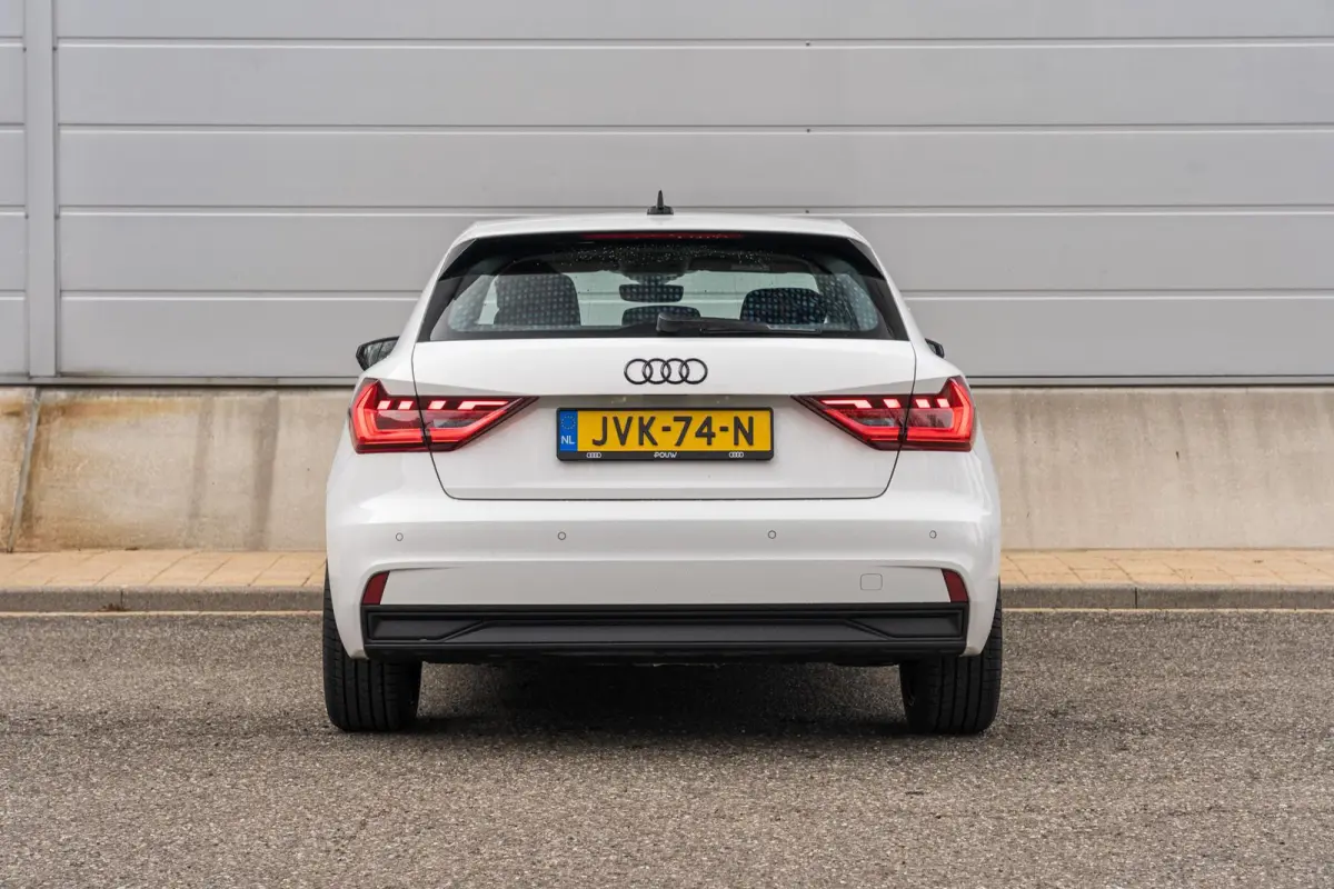 30 TFSI 115pk S tronic Edition | Smartphone Interface | Stoelverwarming | 17" Velgen | PDC | Clima | LED Verlichting |