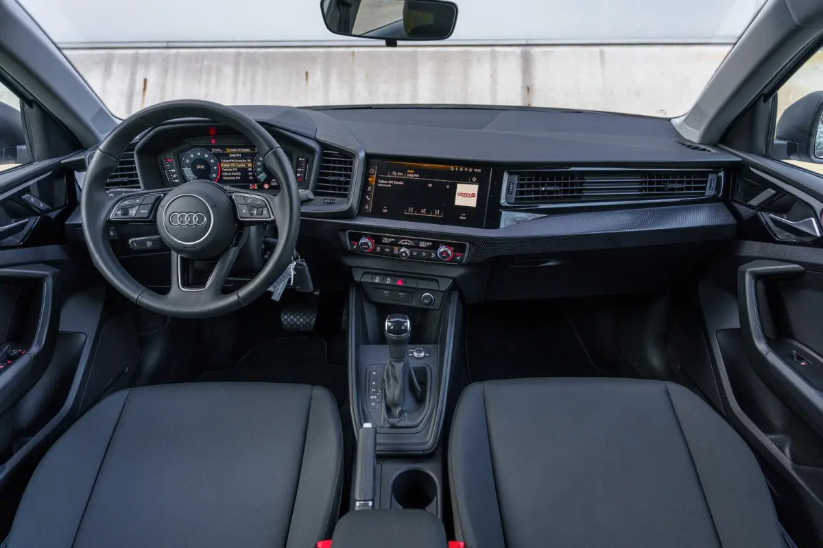 30 TFSI 115pk S tronic Edition | Smartphone Interface | Stoelverwarming | 17" Velgen | PDC | Clima | LED Verlichting |