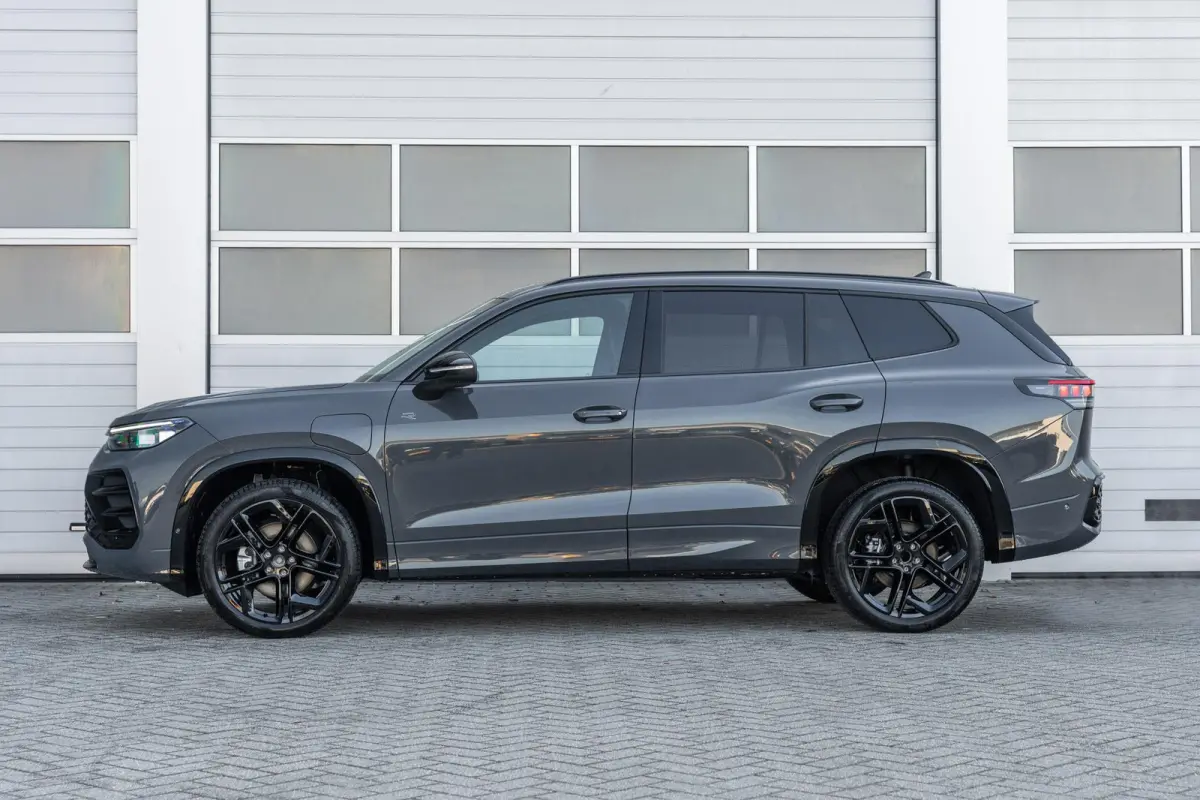 1.5 eHybrid 204pk R-Line Edition | Panoramadak | Trekhaak | Black Style