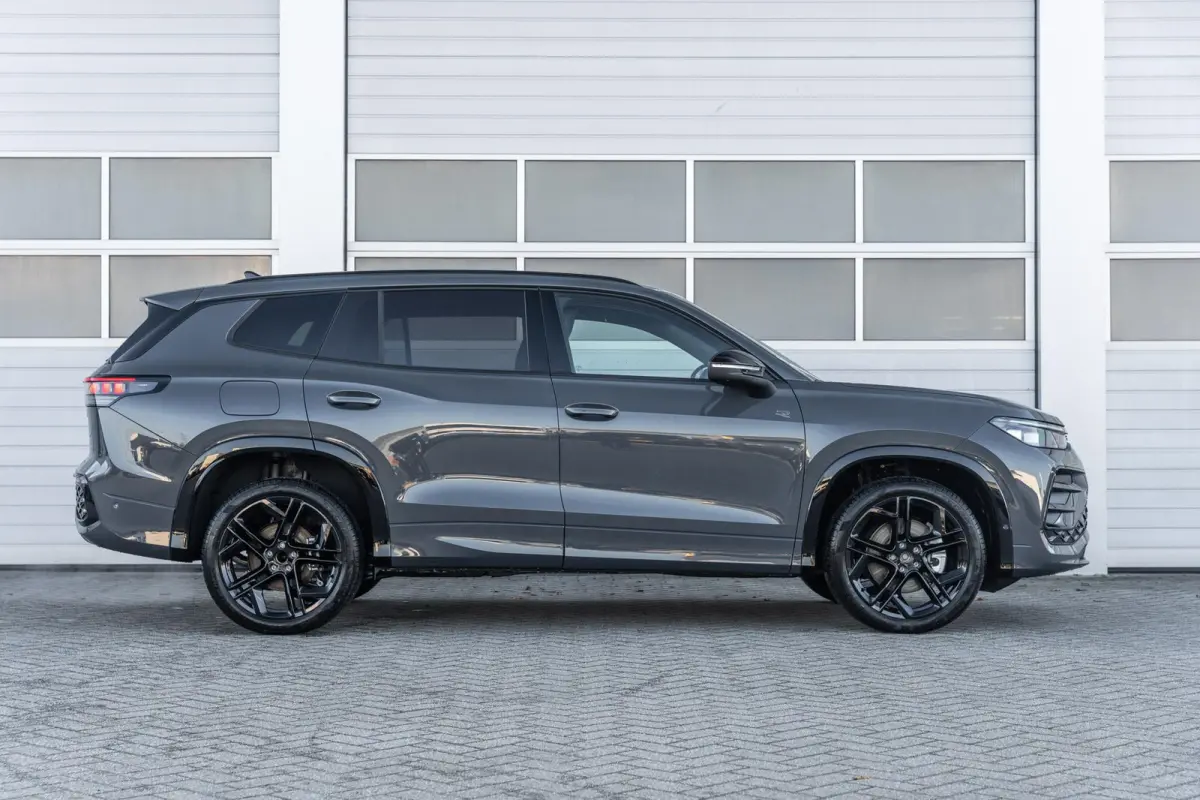 1.5 eHybrid 204pk R-Line Edition | Panoramadak | Trekhaak | Black Style