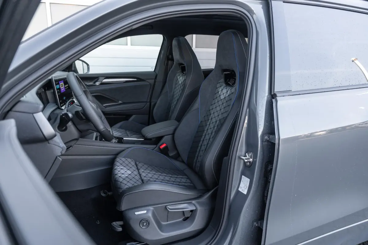 1.5 eHybrid 204pk R-Line Edition | Panoramadak | Trekhaak | Black Style