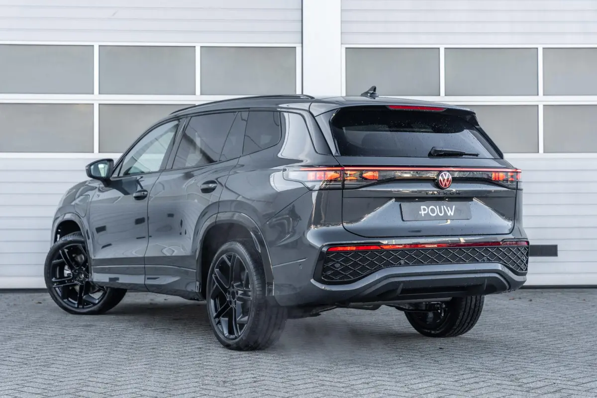 1.5 eHybrid 204pk R-Line Edition | Panoramadak | Trekhaak | Black Style