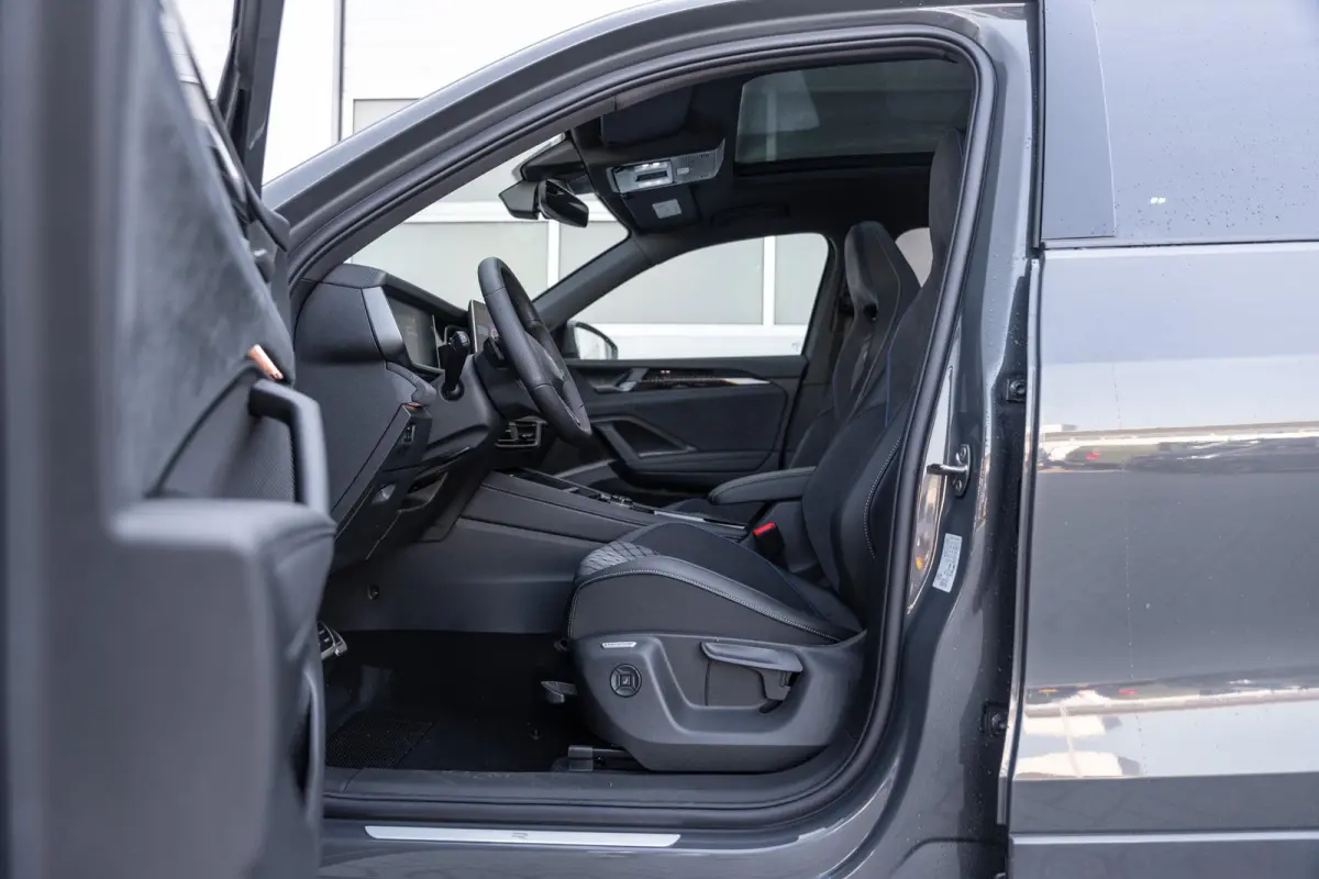 1.5 eHybrid 204pk R-Line Edition | Panoramadak | Trekhaak | Black Style