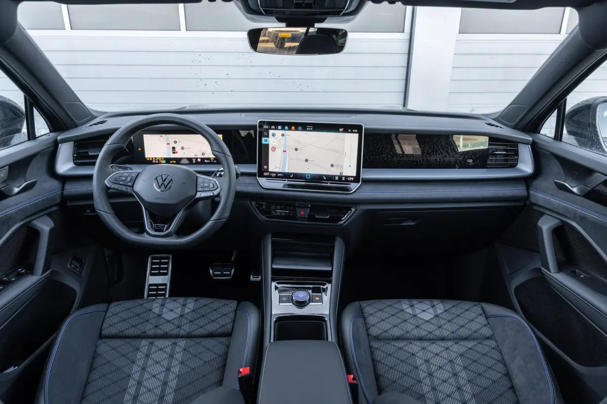 1.5 eHybrid 204pk R-Line Edition | Panoramadak | Trekhaak | Black Style
