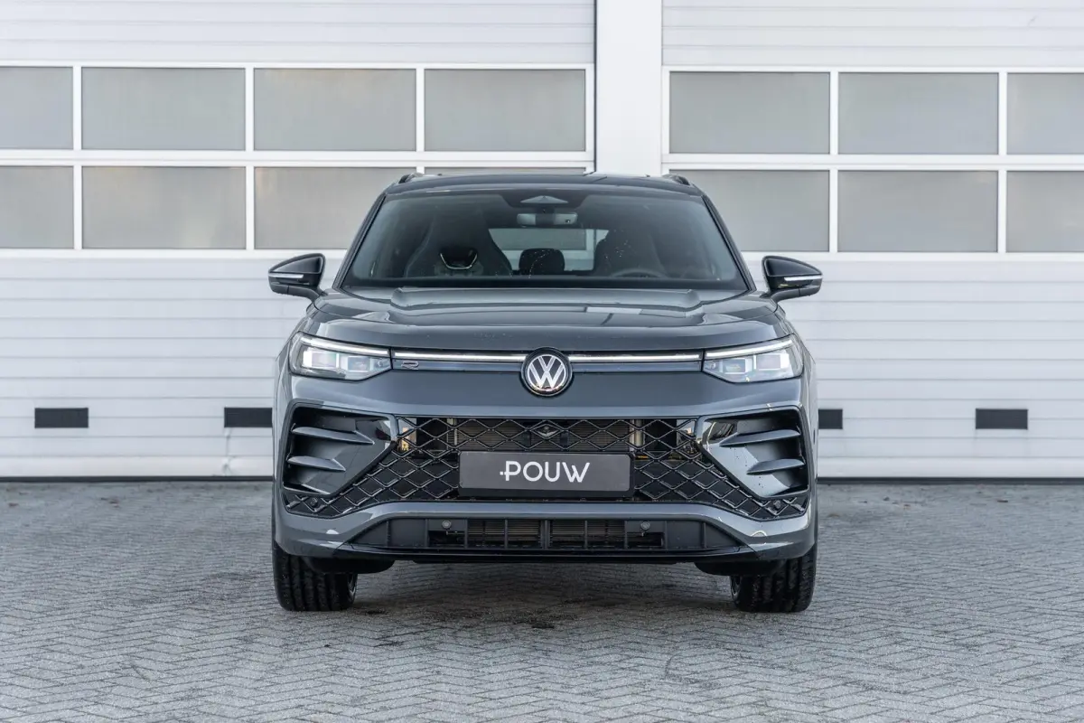 1.5 eHybrid 204pk R-Line Edition | Panoramadak | Trekhaak | Black Style