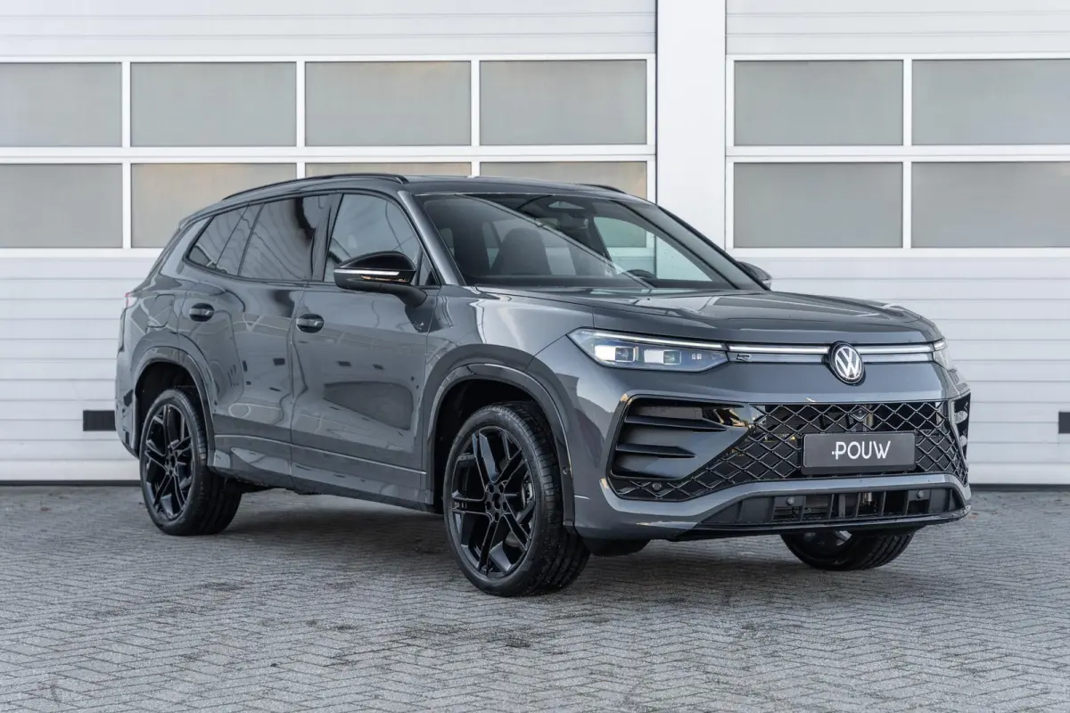 1.5 eHybrid 204pk R-Line Edition | Panoramadak | Trekhaak | Black Style