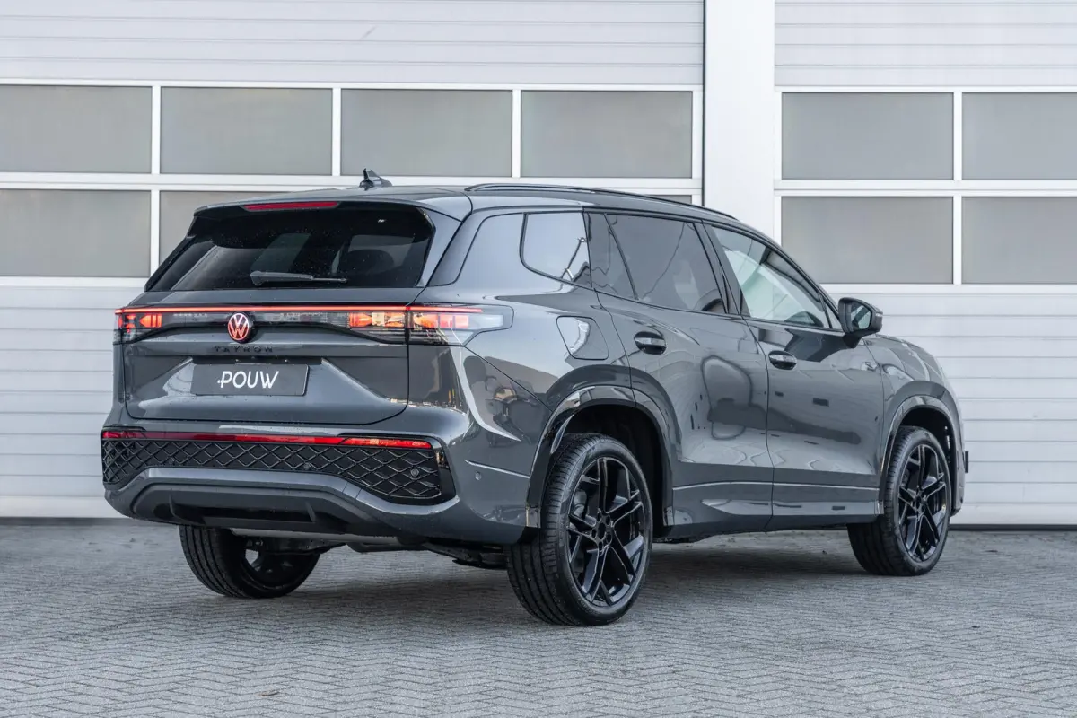 1.5 eHybrid 204pk R-Line Edition | Panoramadak | Trekhaak | Black Style