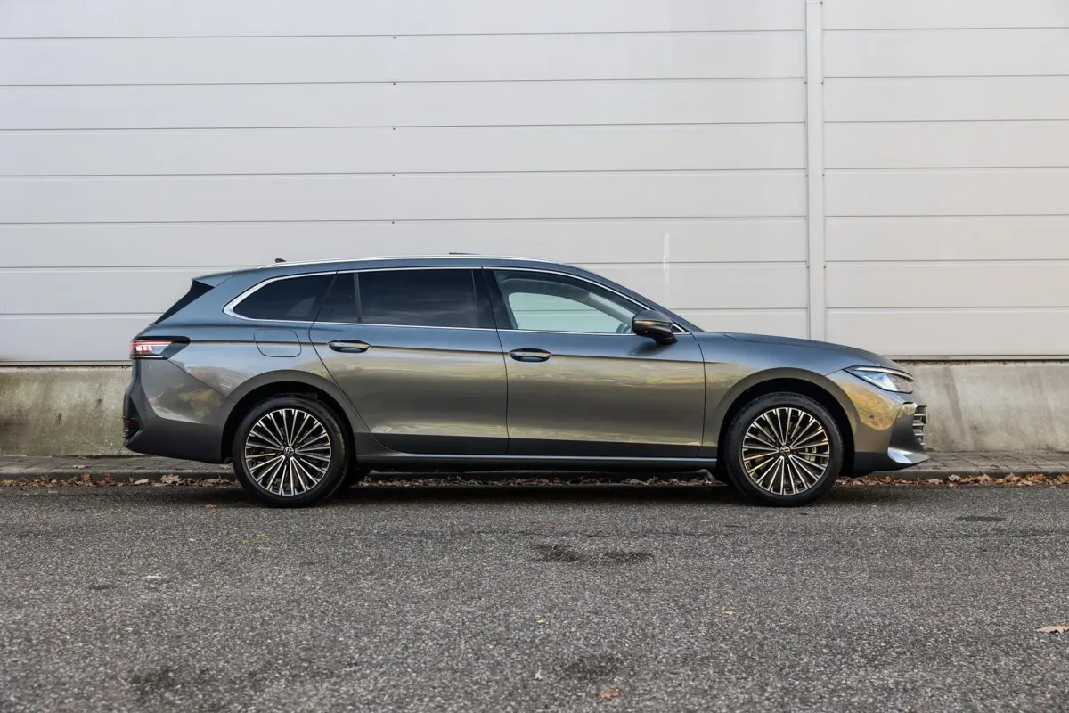 1.5 eHybrid 204pk DSG Elegance Business | Panoramadak | Trekhaak | Massage | Harman Kardon