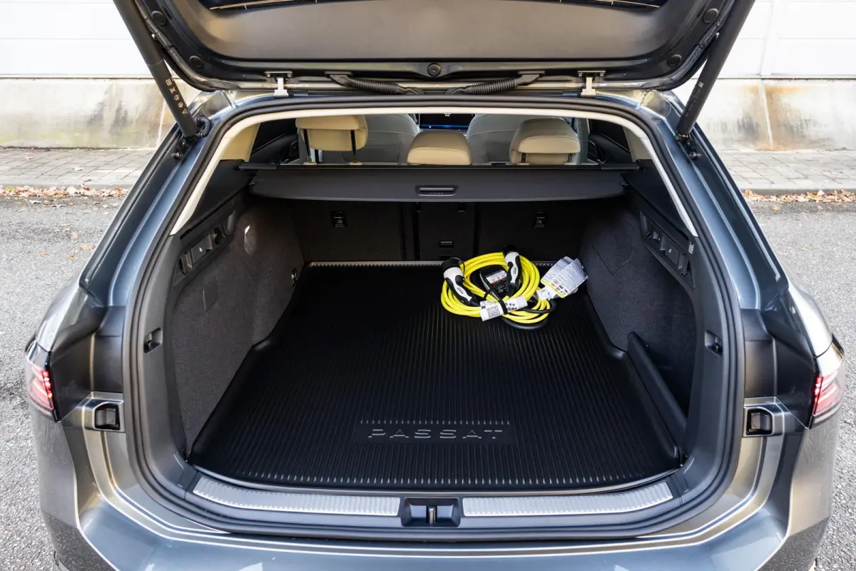 1.5 eHybrid 204pk DSG Elegance Business | Panoramadak | Trekhaak | Massage | Harman Kardon