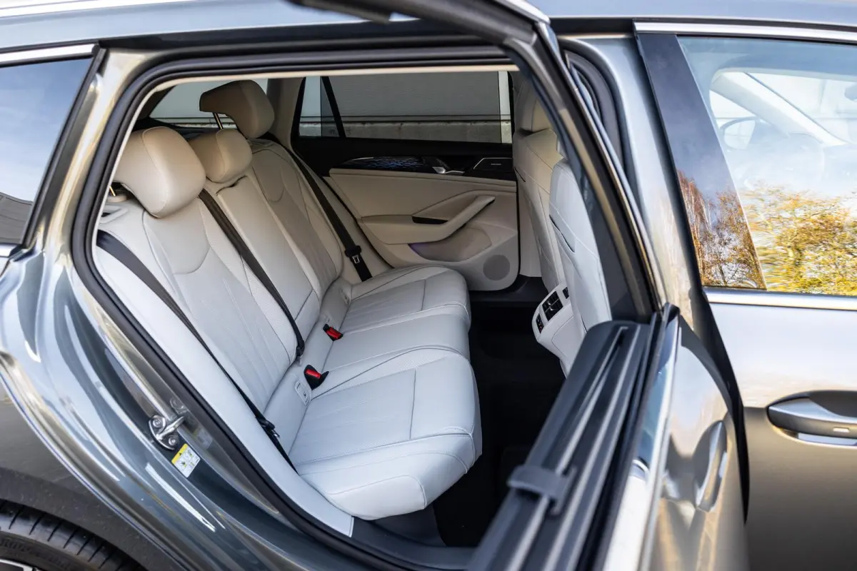 1.5 eHybrid 204pk DSG Elegance Business | Panoramadak | Trekhaak | Massage | Harman Kardon
