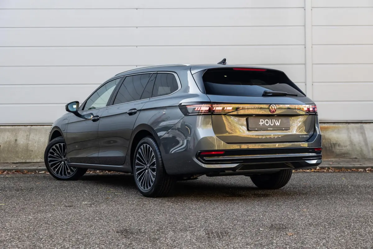 1.5 eHybrid 204pk DSG Elegance Business | Panoramadak | Trekhaak | Massage | Harman Kardon