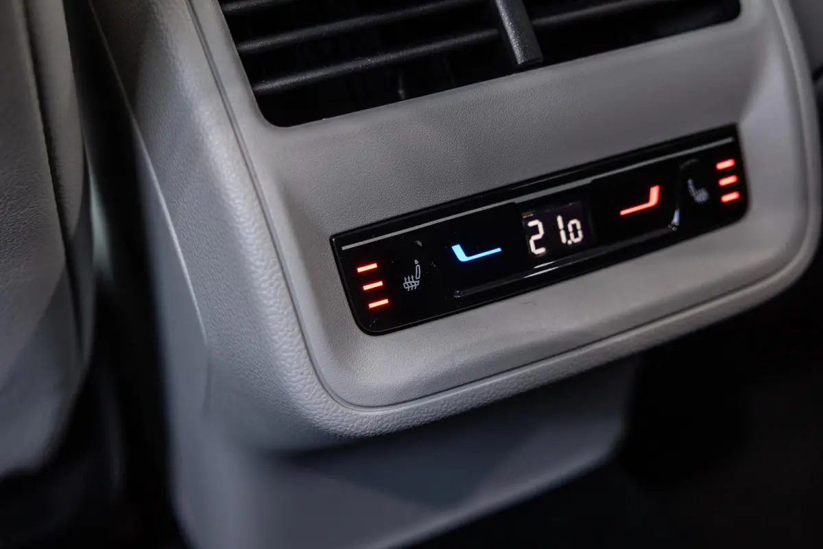 1.5 eHybrid 204pk DSG Elegance Business | Panoramadak | Trekhaak | Massage | Harman Kardon