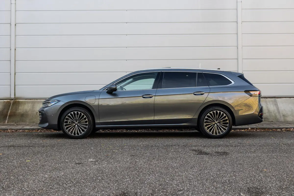 1.5 eHybrid 204pk DSG Elegance Business | Panoramadak | Trekhaak | Massage | Harman Kardon