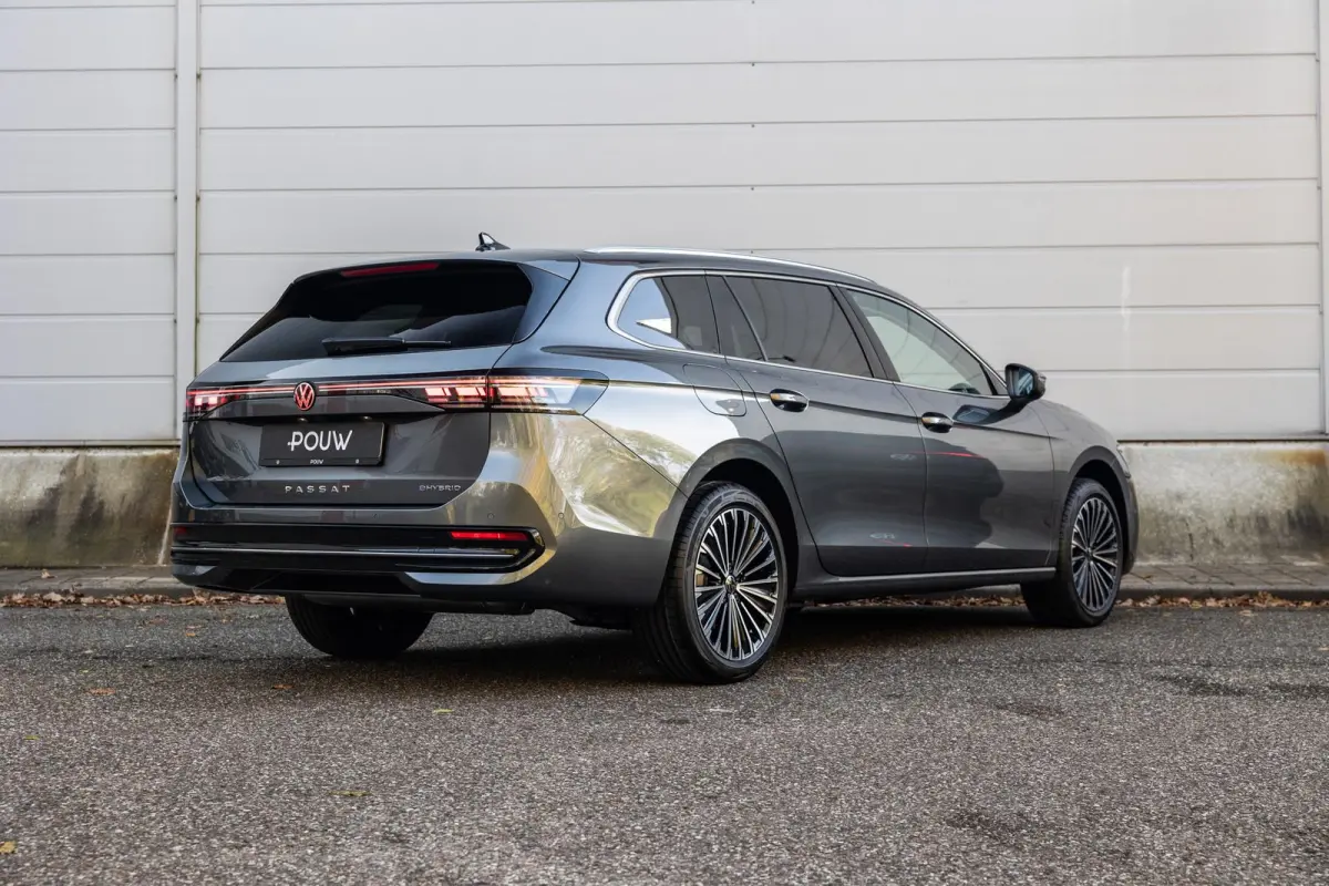 1.5 eHybrid 204pk DSG Elegance Business | Panoramadak | Trekhaak | Massage | Harman Kardon