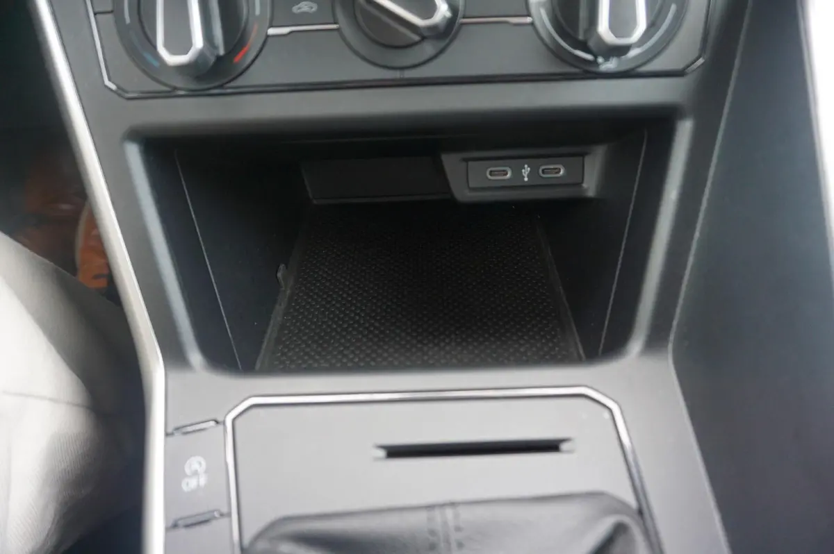 1.0 TSI 95pk Life | Apple Carplay & Android Auto | Parkeersensoren V+A | Adaptive Cruise