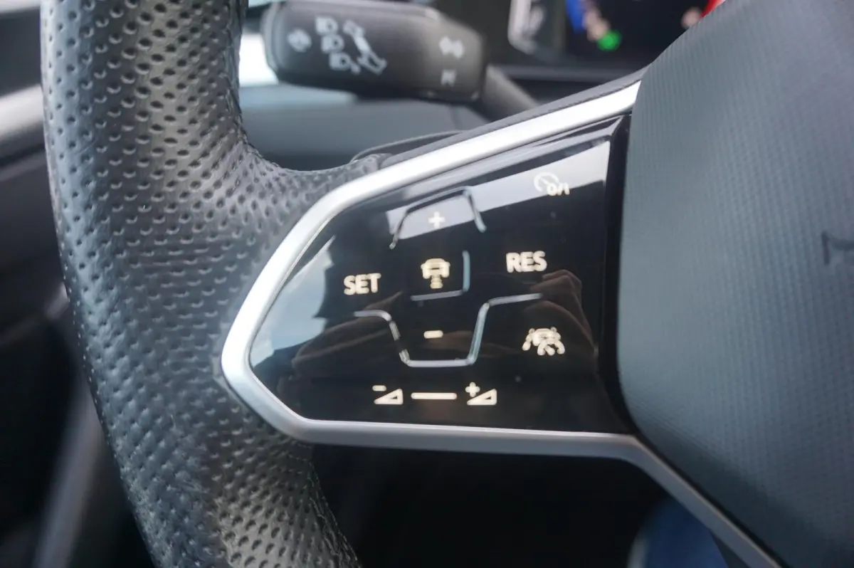 2.0 TSI 190pk DSG R-Line Business+ | Adaptive Cruise | Achterbank Verwarmd | Navigatie
