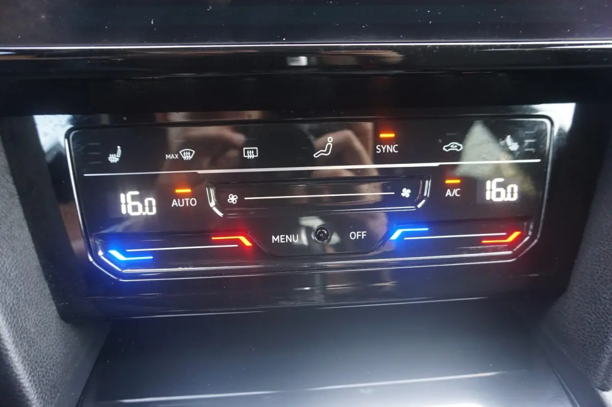 2.0 TSI 190pk DSG R-Line Business+ | Adaptive Cruise | Achterbank Verwarmd | Navigatie