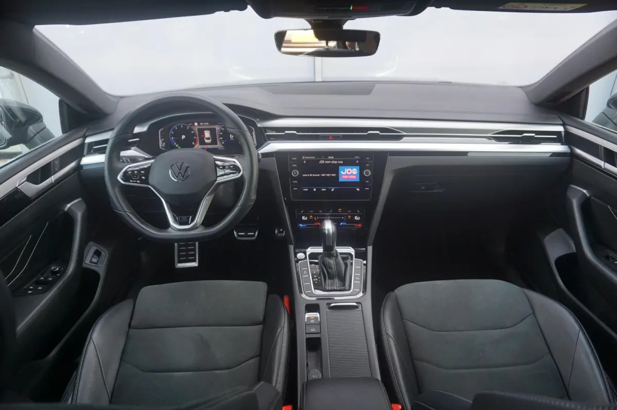 2.0 TSI 190pk DSG R-Line Business+ | Adaptive Cruise | Achterbank Verwarmd | Navigatie