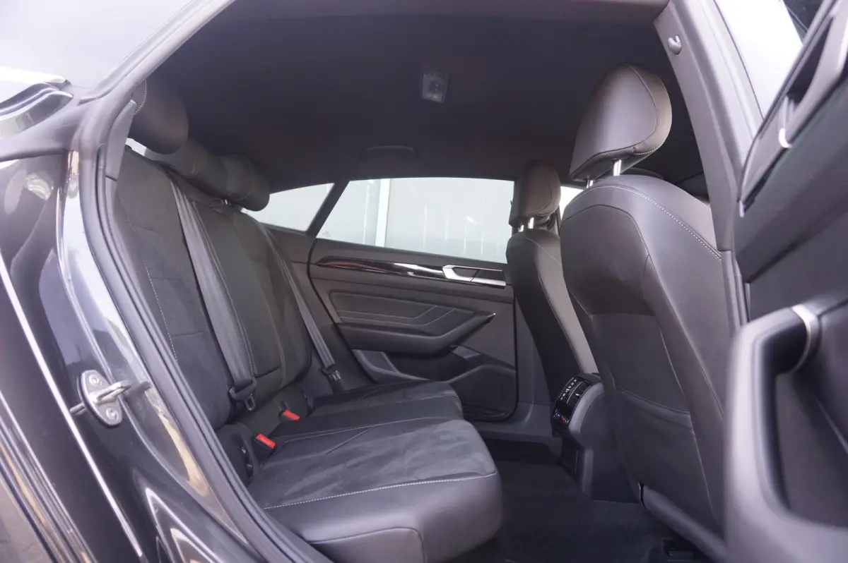 2.0 TSI 190pk DSG R-Line Business+ | Adaptive Cruise | Achterbank Verwarmd | Navigatie