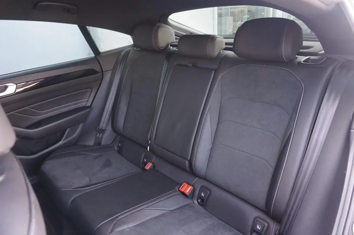 2.0 TSI 190pk DSG R-Line Business+ | Adaptive Cruise | Achterbank Verwarmd | Navigatie
