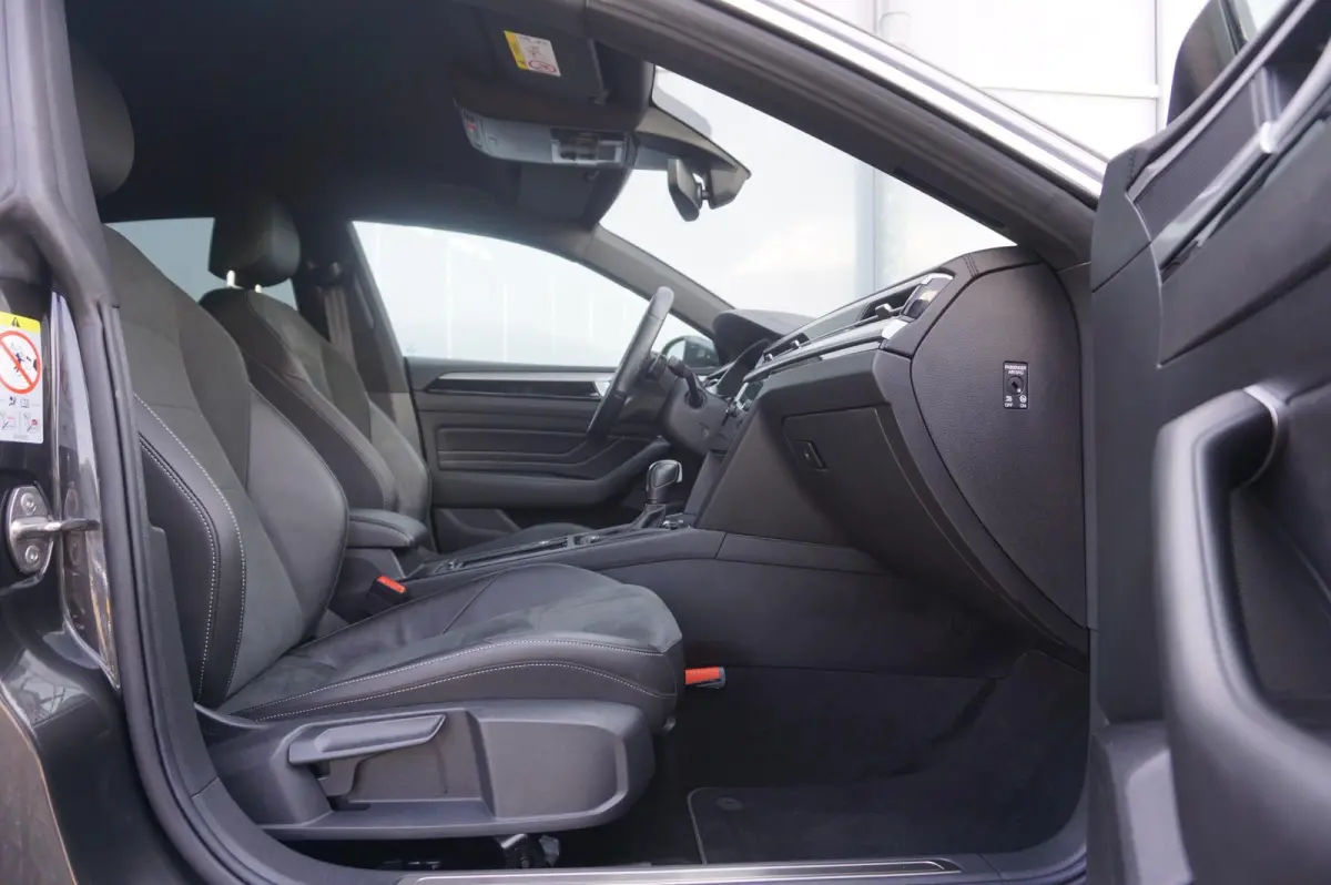 2.0 TSI 190pk DSG R-Line Business+ | Adaptive Cruise | Achterbank Verwarmd | Navigatie