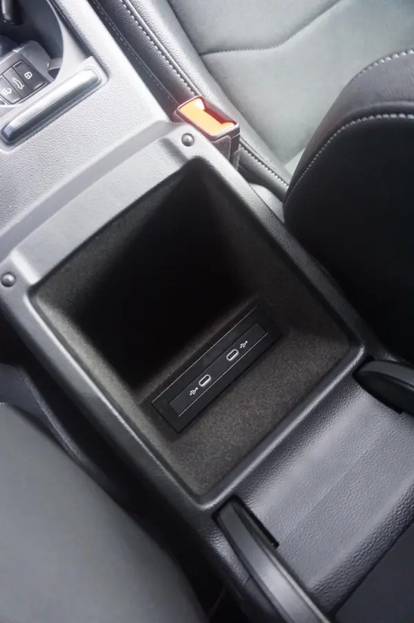 2.0 TSI 190pk DSG R-Line Business+ | Adaptive Cruise | Achterbank Verwarmd | Navigatie