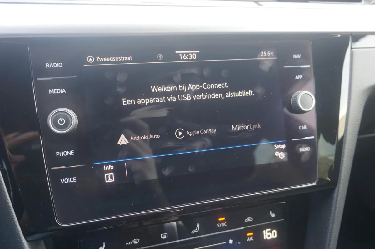 2.0 TSI 190pk DSG R-Line Business+ | Adaptive Cruise | Achterbank Verwarmd | Navigatie