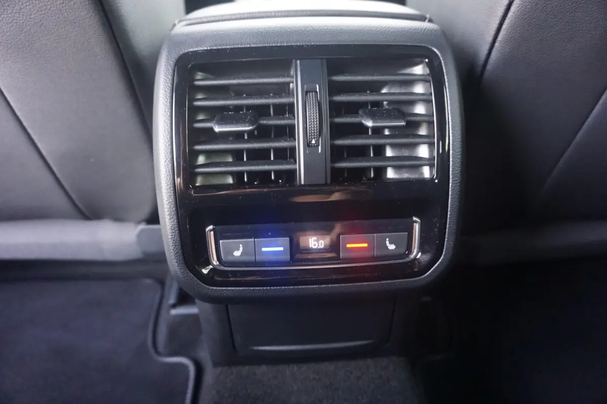 2.0 TSI 190pk DSG R-Line Business+ | Adaptive Cruise | Achterbank Verwarmd | Navigatie