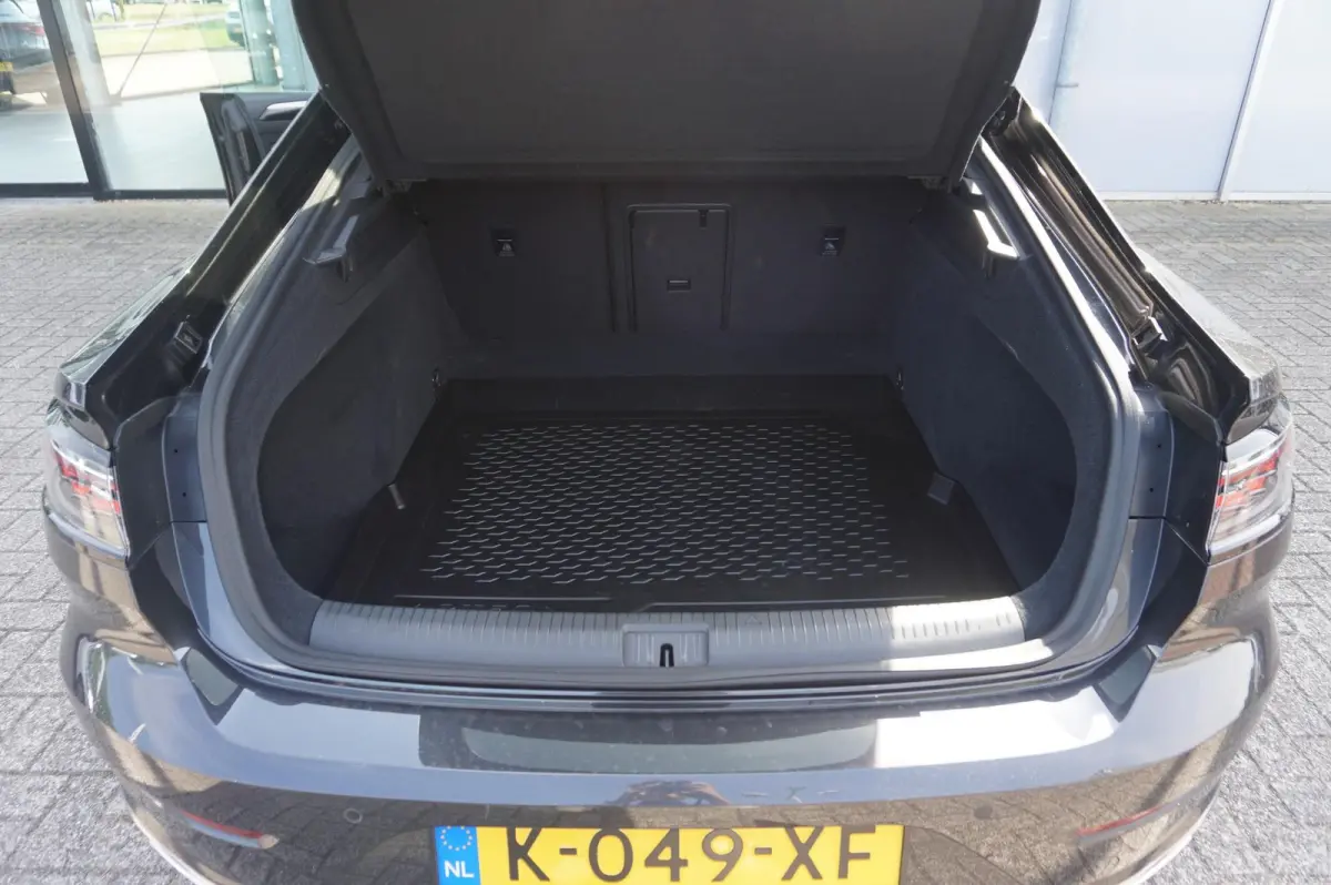 2.0 TSI 190pk DSG R-Line Business+ | Adaptive Cruise | Achterbank Verwarmd | Navigatie