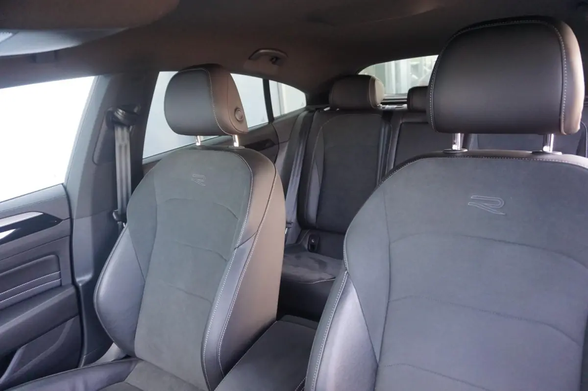 2.0 TSI 190pk DSG R-Line Business+ | Adaptive Cruise | Achterbank Verwarmd | Navigatie