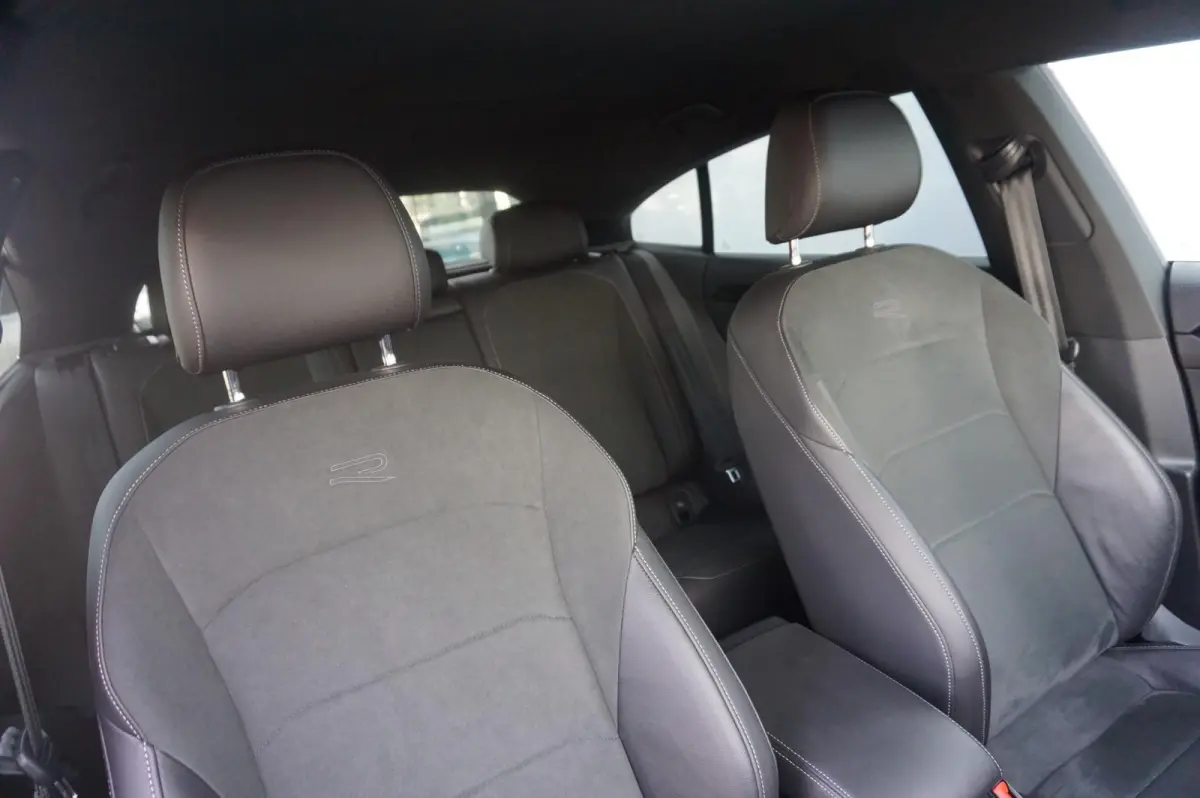 2.0 TSI 190pk DSG R-Line Business+ | Adaptive Cruise | Achterbank Verwarmd | Navigatie