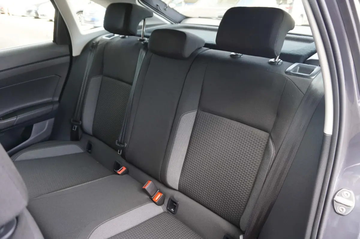 1.0 TSI 95pk Life | Apple Carplay & Android Auto | Parkeersensoren V+A | Climatronic