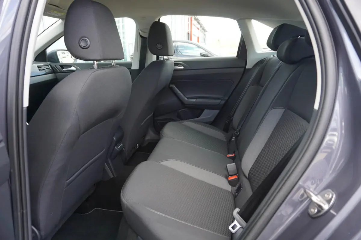 1.0 TSI 95pk Life | Apple Carplay & Android Auto | Parkeersensoren V+A | Climatronic