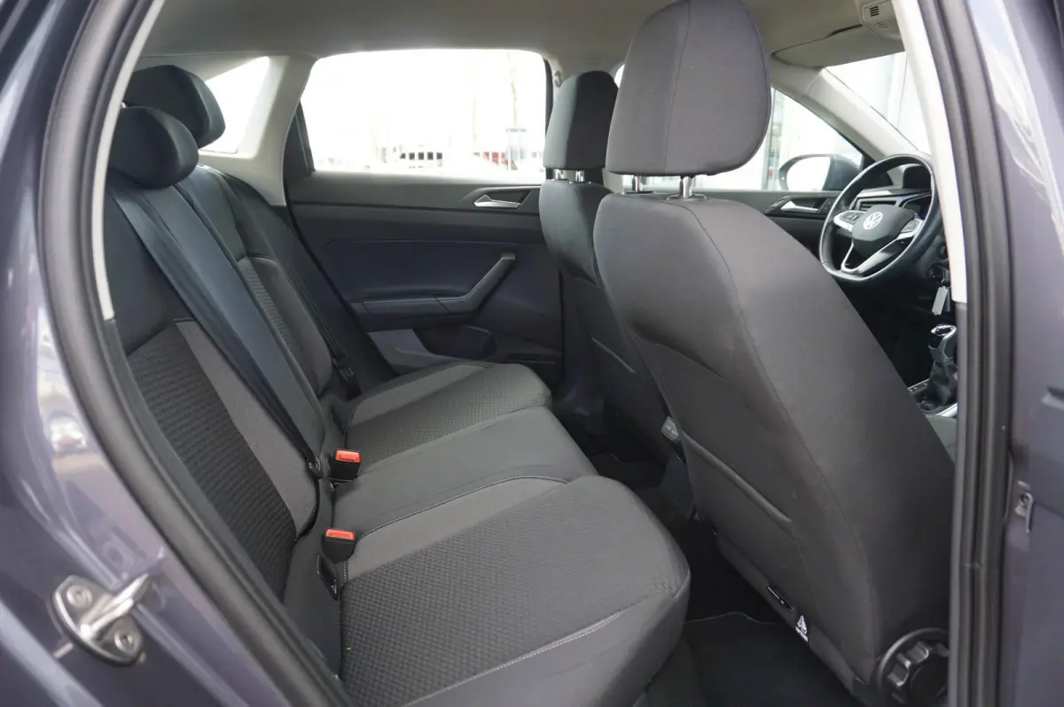 1.0 TSI 95pk Life | Apple Carplay & Android Auto | Parkeersensoren V+A | Climatronic