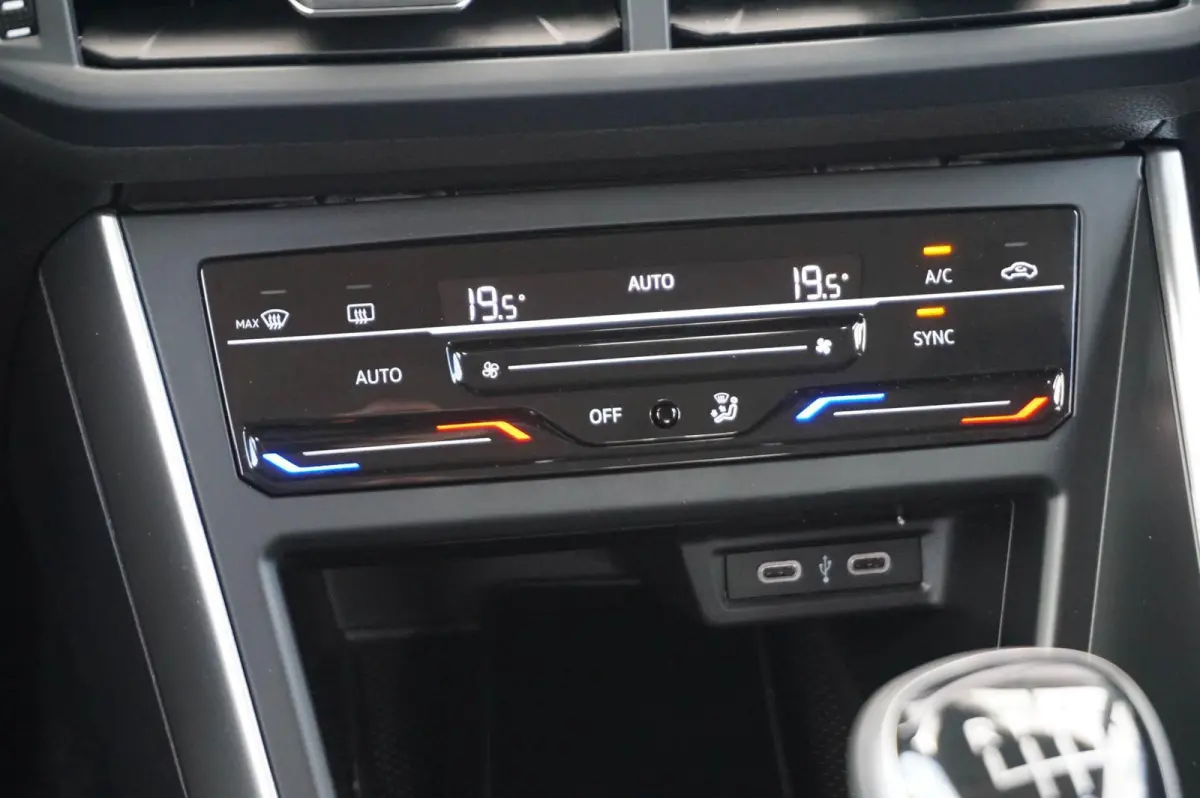 1.0 TSI 95pk Life | Apple Carplay & Android Auto | Parkeersensoren V+A | Climatronic