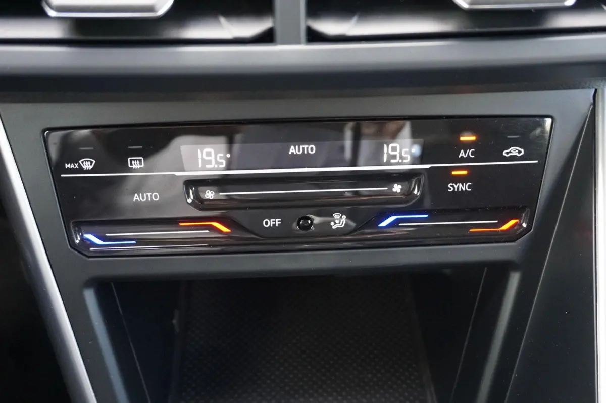 1.0 TSI 95pk Life | Apple Carplay & Android Auto | Parkeersensoren V+A | Climatronic