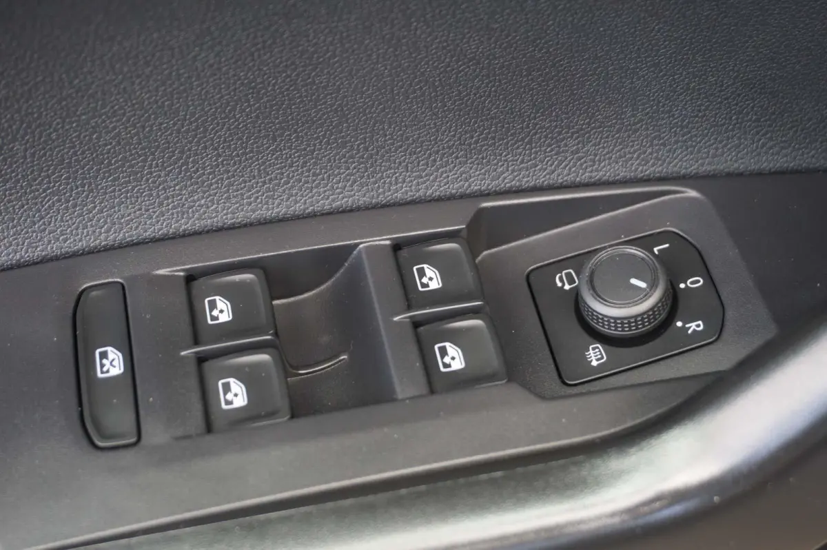 1.0 TSI 95pk Life | Apple Carplay & Android Auto | Parkeersensoren V+A | Climatronic