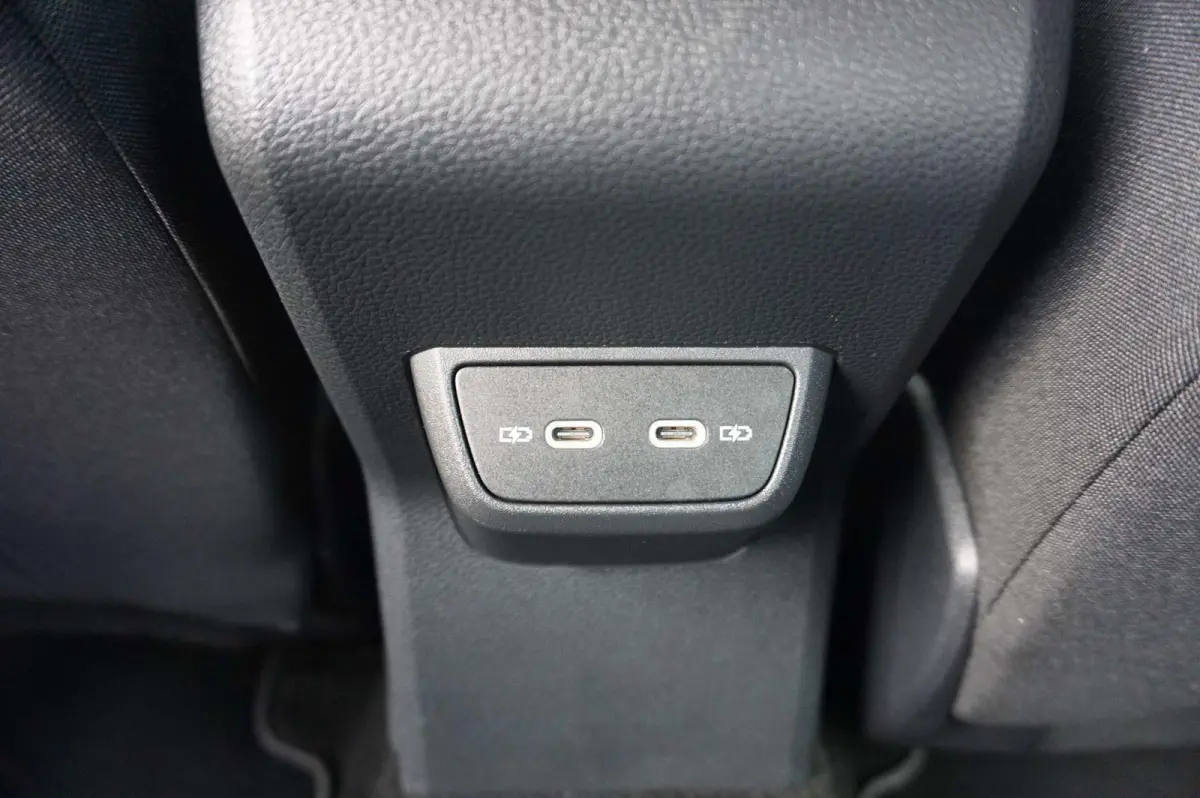 1.0 TSI 95pk Life | Apple Carplay & Android Auto | Parkeersensoren V+A | Climatronic