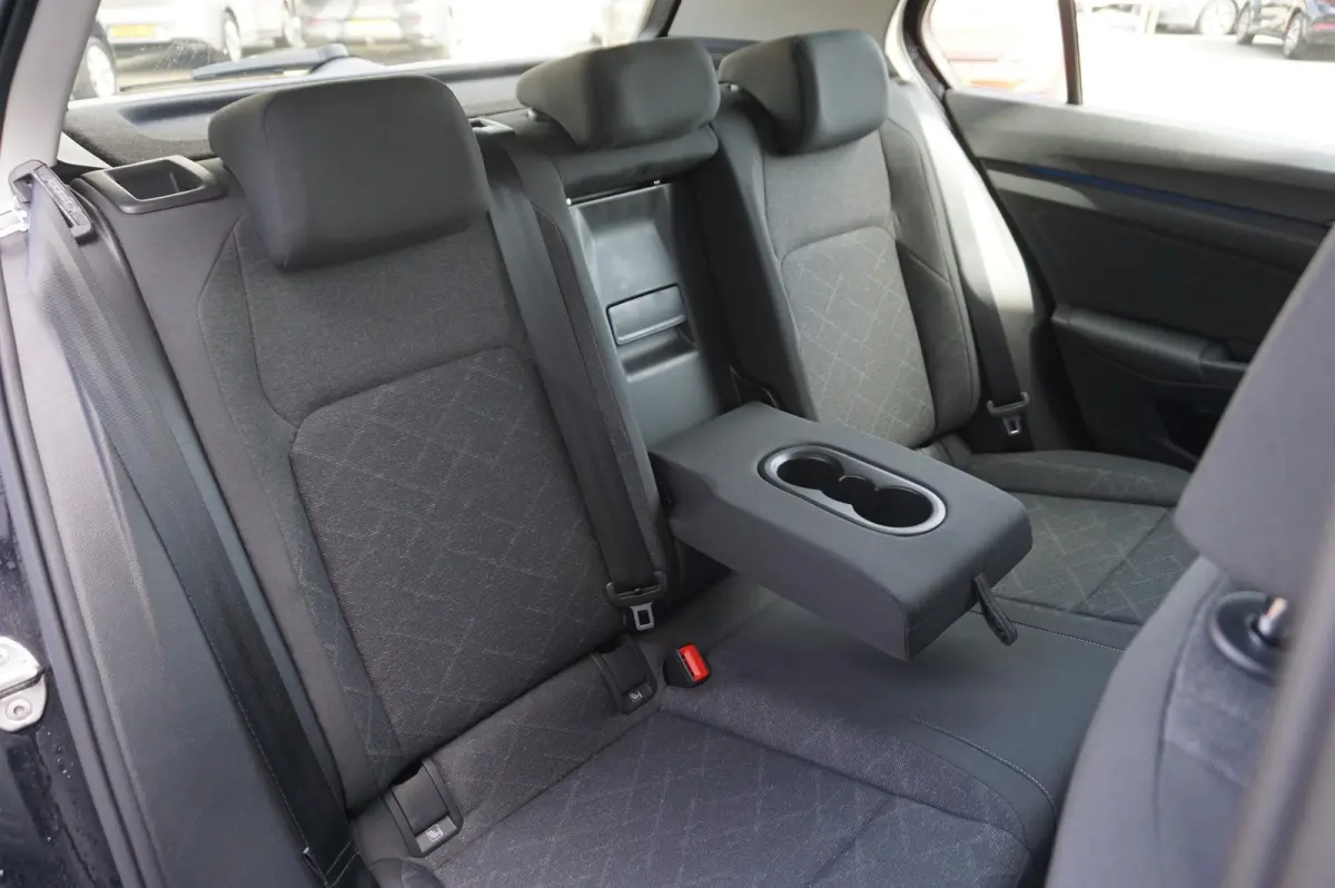 1.0 eTSI 110pk DSG Life | Apple Carplay & Android Auto | Parkeersensoren | Adaptive Cruise
