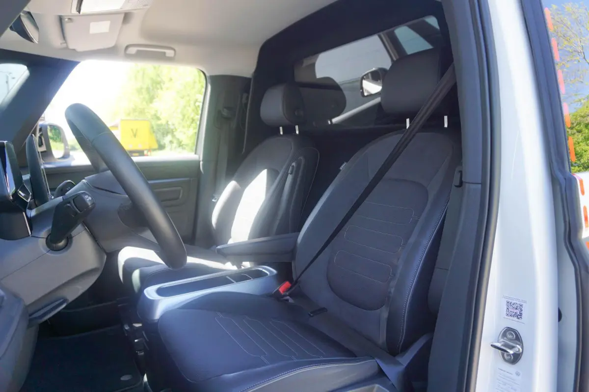 286pk Pro Bulli 86 kWh LWB | Geel Kenteken | Enkele Cabine | Laadvloer | Scheidingswand | Trekhaak