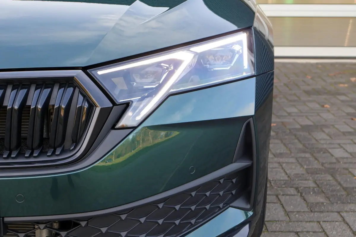 1.5 TSI 150pk MHEV Sportline Tour | 19" Velgen | Exclusieve Kleur