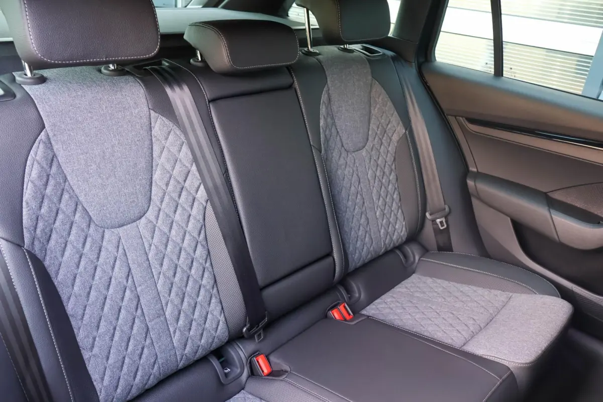 1.5 TSI 150pk MHEV Sportline Tour | 19" Velgen | Exclusieve Kleur