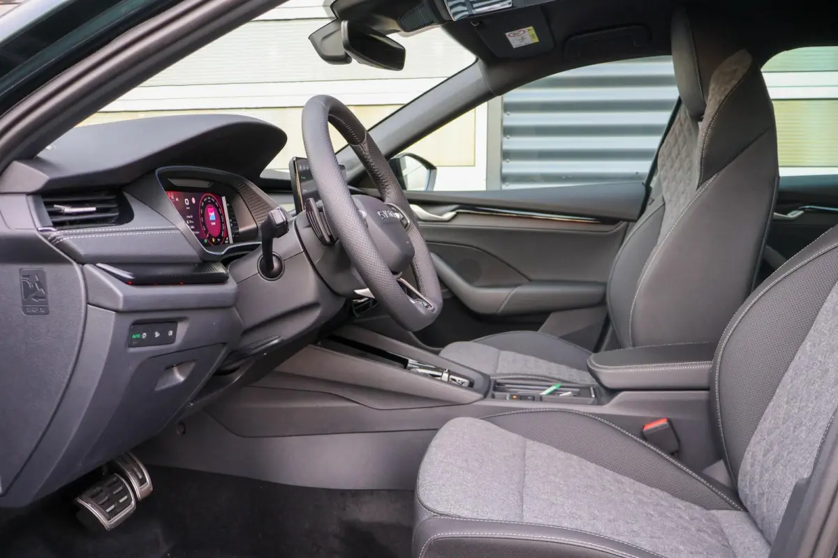 1.5 TSI 150pk MHEV Sportline Tour | 19" Velgen | Exclusieve Kleur
