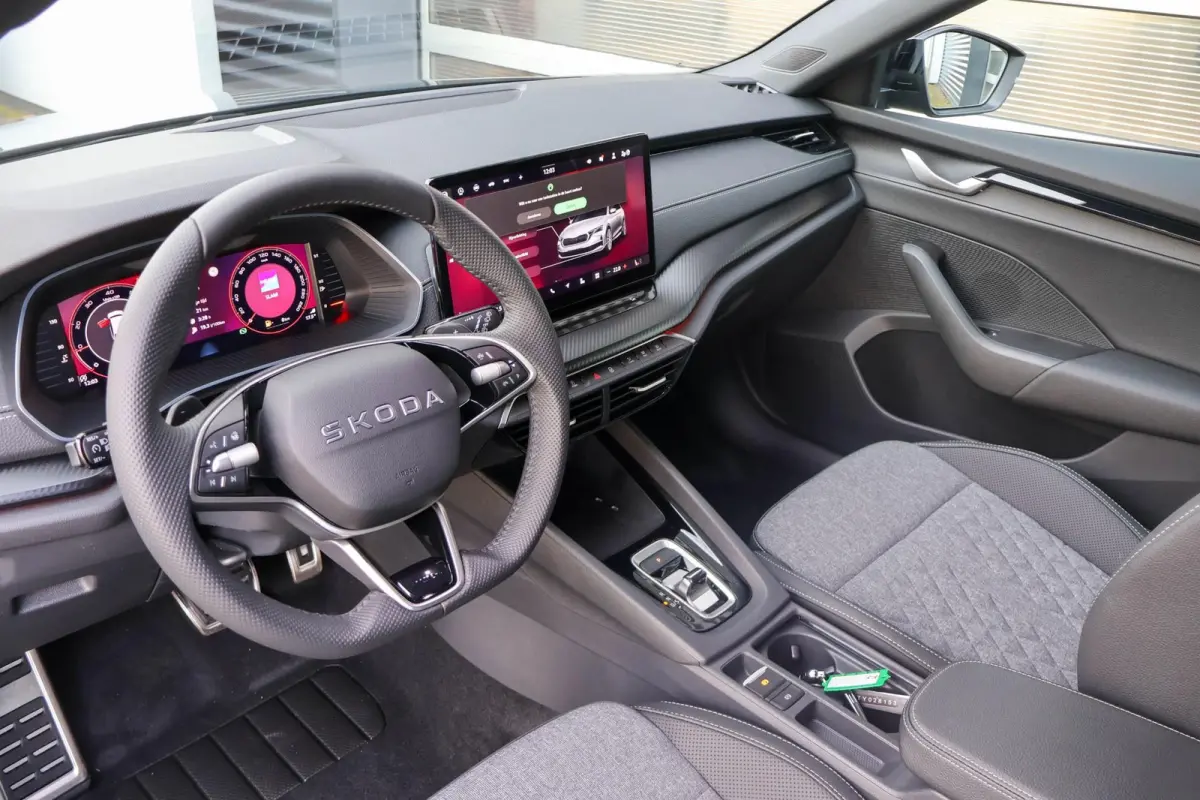 1.5 TSI 150pk MHEV Sportline Tour | 19" Velgen | Exclusieve Kleur