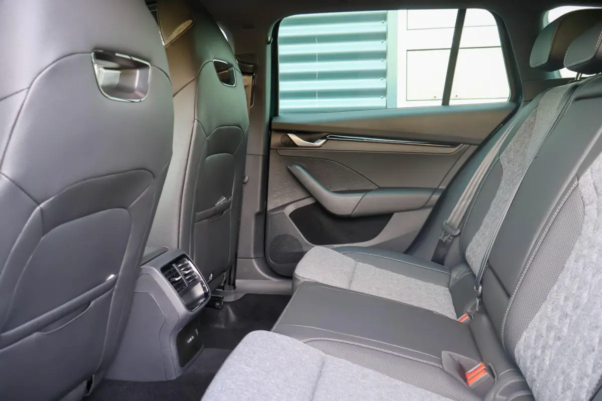 1.5 TSI 150pk MHEV Sportline Tour | 19" Velgen | Exclusieve Kleur