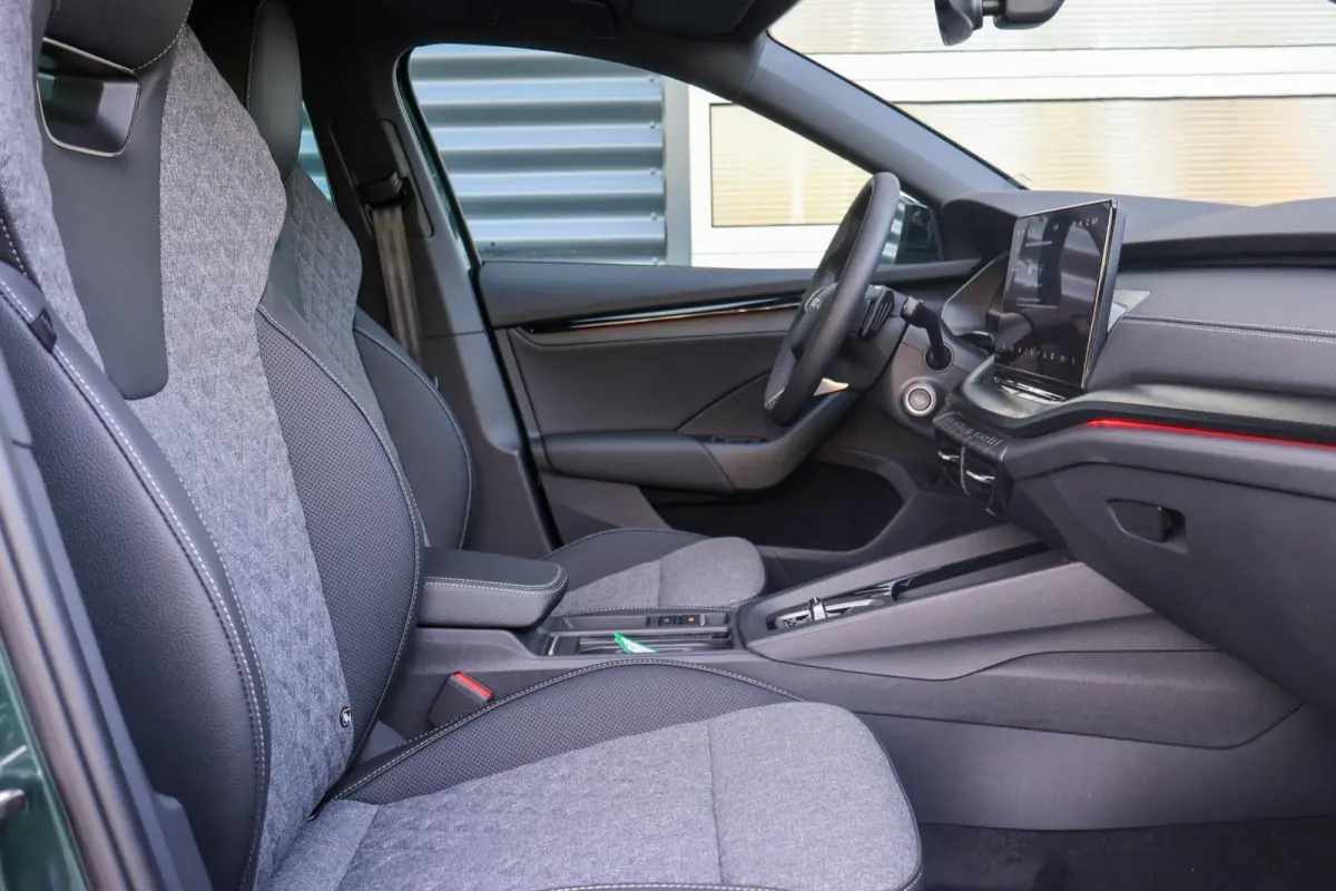 1.5 TSI 150pk MHEV Sportline Tour | 19" Velgen | Exclusieve Kleur